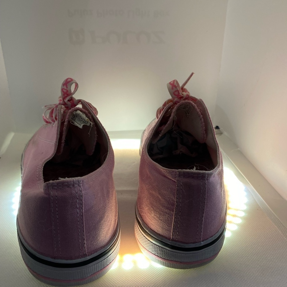 Breast cancer, City sneakers - Picture 4 of 4